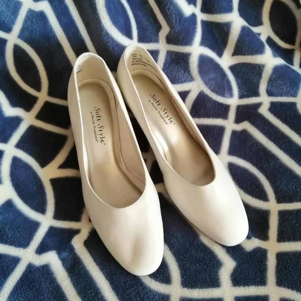 Soft Style by Hush Puppies heels size 7W